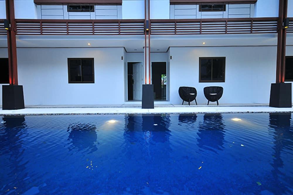 Surintra Boutique Resort Exterior photo
