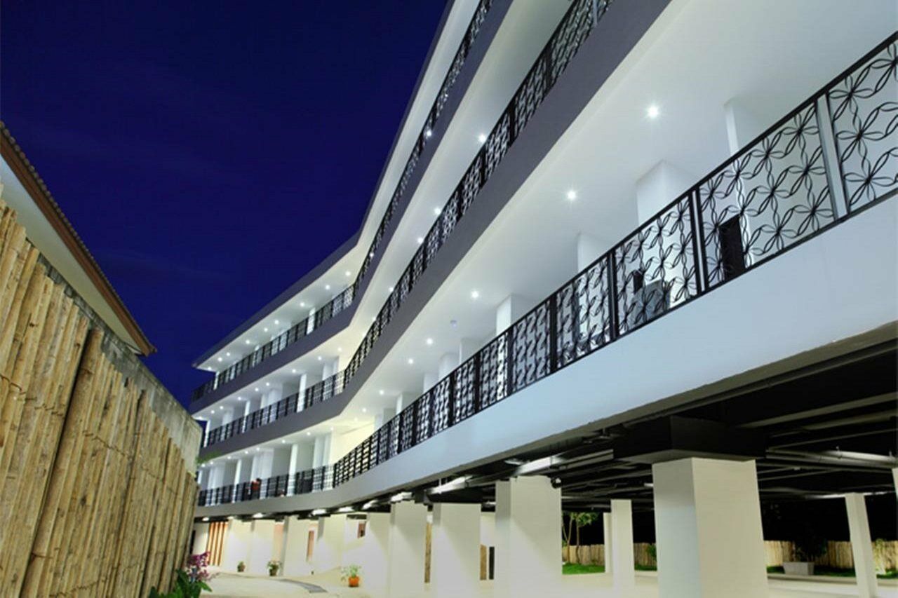 Surintra Boutique Resort Exterior photo