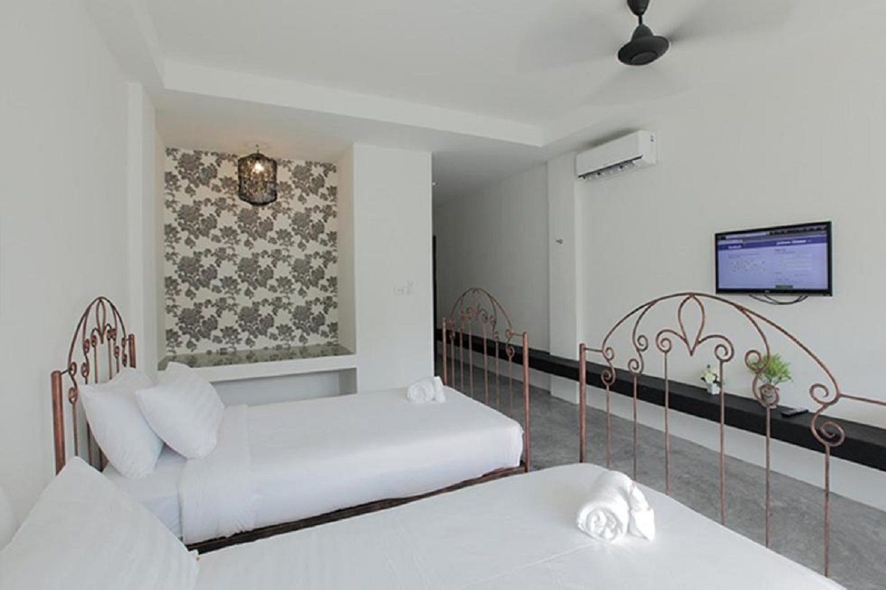 Surintra Boutique Resort Exterior photo